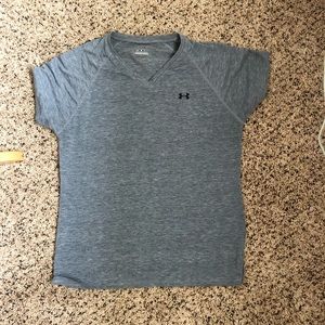 Under Armour Tops - Under Armour Tee Under Armour Tops - Under Armour Tee
